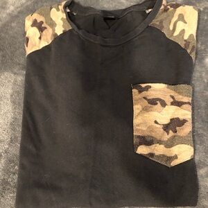 SHEIN CAMO ACCENTS TEE